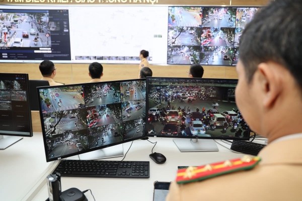 Giao thông Hà Nội khởi sắc sau 7 ngày vận hành Trung tâm điều hành ứng dụng camera AI